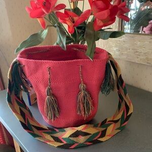 Wayuu Mochila, solid PINK HANDMADE bucket bag, made in Columbia.